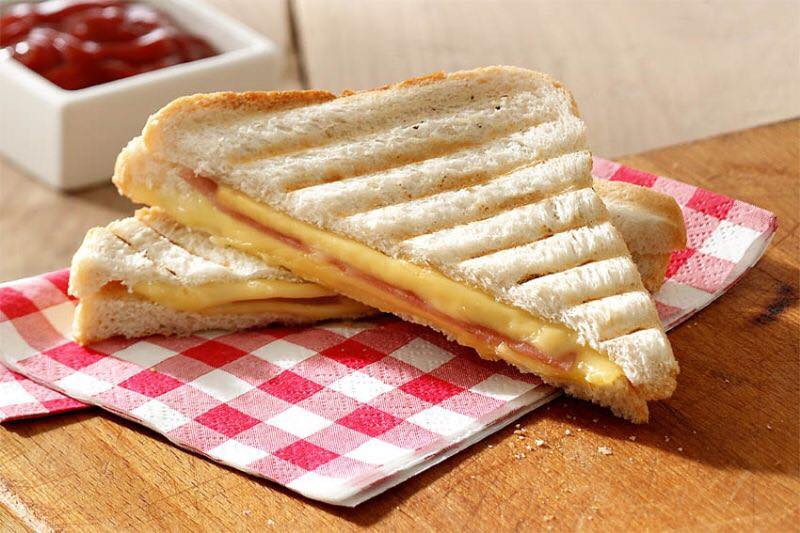 Nu in de aanbieding onze tosti, lekker isti en weinig kosti! Van 2,25 voor maar 1,75 | Veldzicht